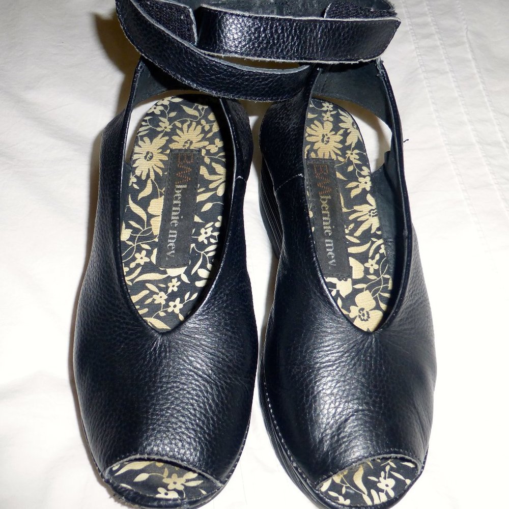 Bernie Mev Mely  Black leather platform sandals size 38 (@7.5 USA)